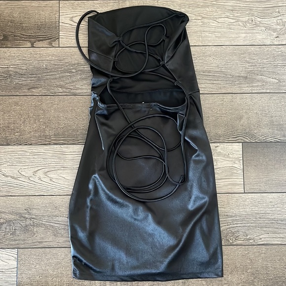 Black satin dress - Picture 4 of 6